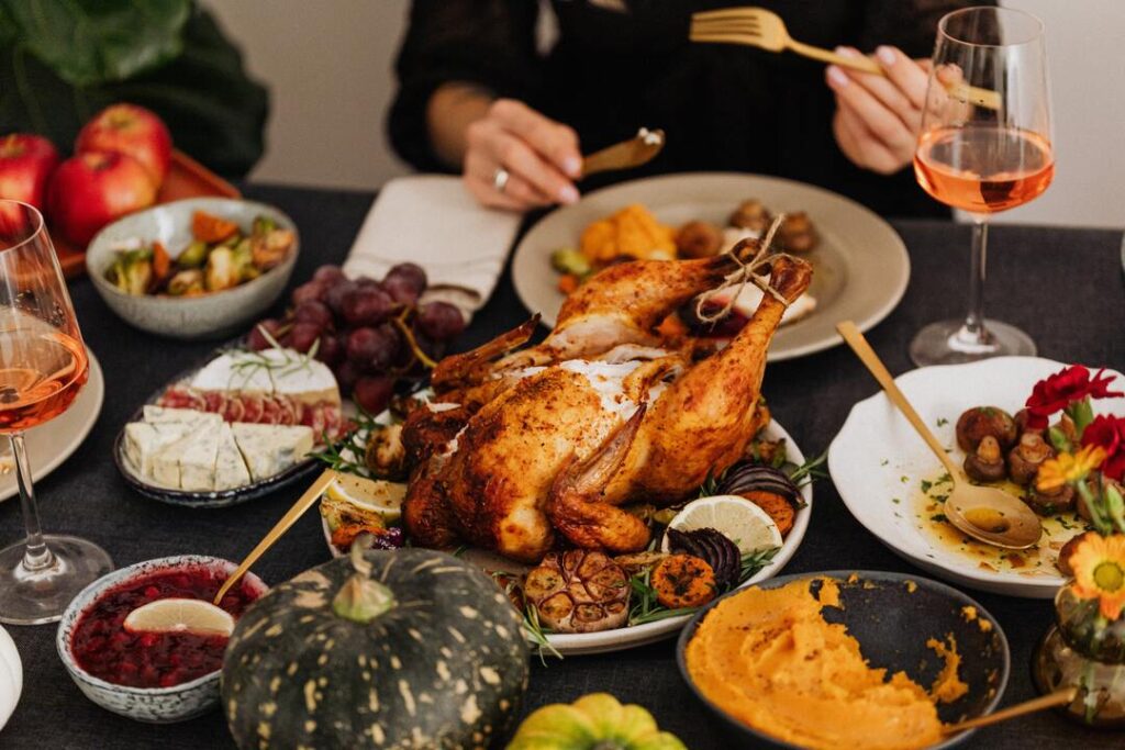 Bild einer Festtafel zum Thanksgiving.